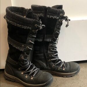 Cozy Shearling Black Winter Boots for Women